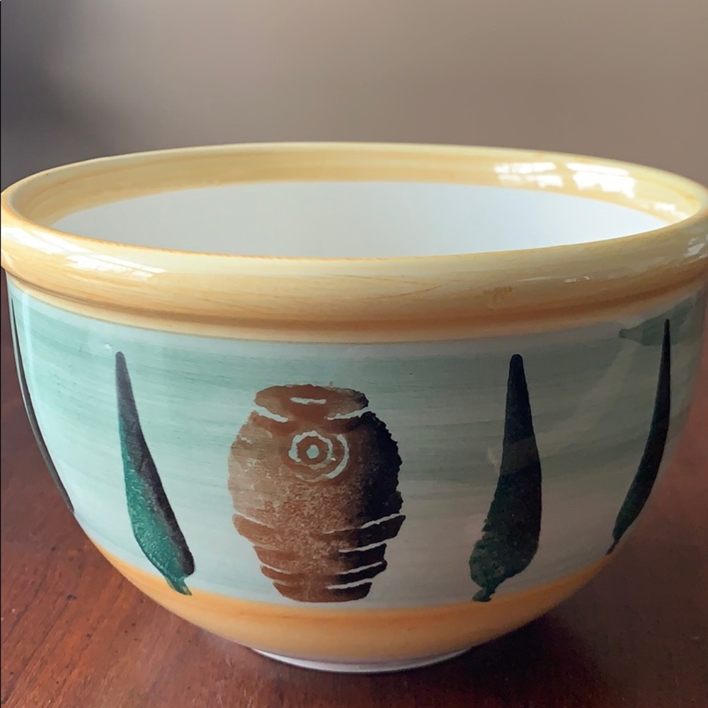 Bizzirri Italian pottery bowl. Versatile! ❣️